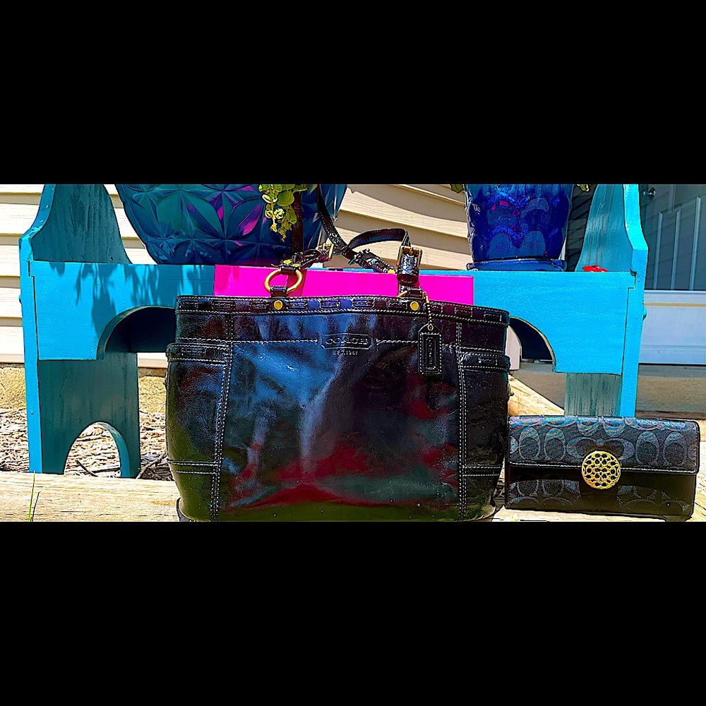 Authentic Coach Tote ๐ Handbag with free matching wallet as a bonus! Black. - Picture 7 of 12